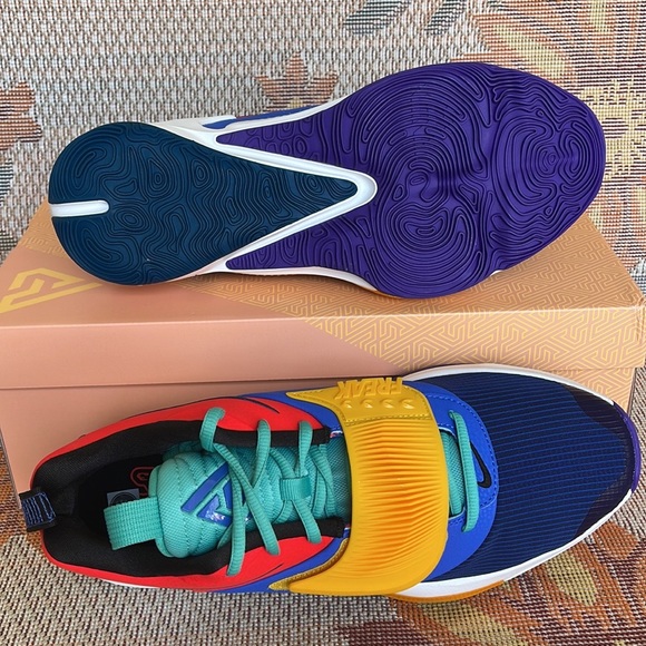 Nike Zoom Freak 3 'AntetokounBros' WMNS Sneakers - Picture 8 of 16